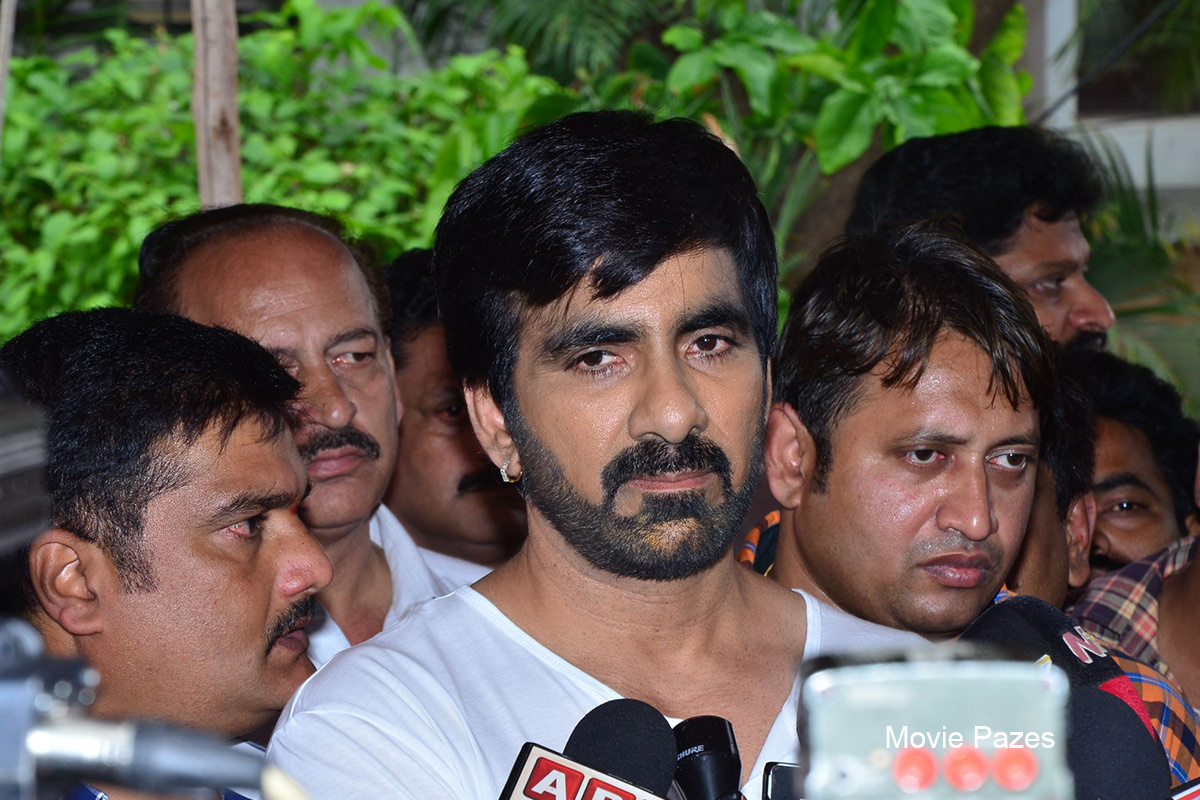 ravi-teja-at-his-brother-home